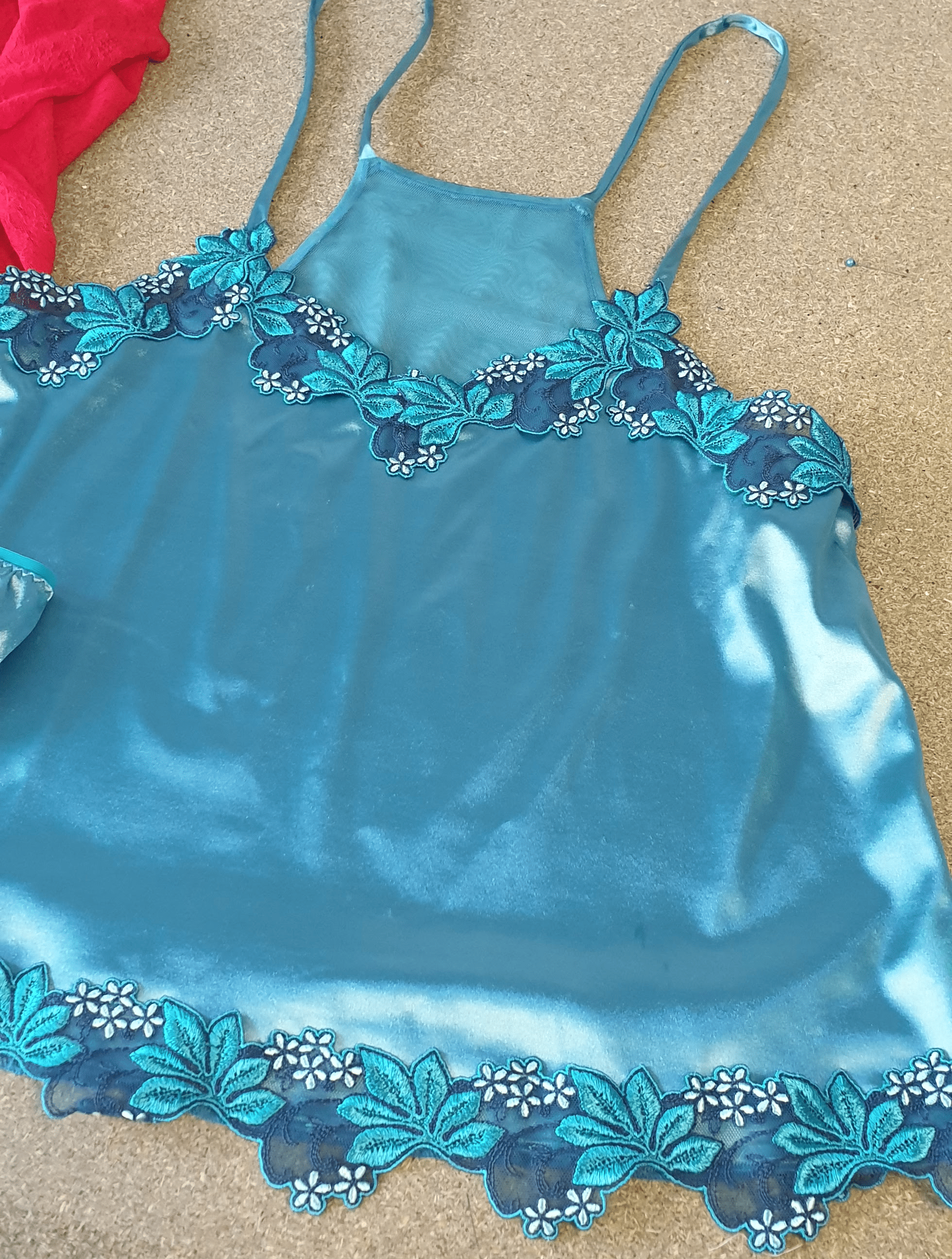 Photo d'un haut en dentelle et soie bleu