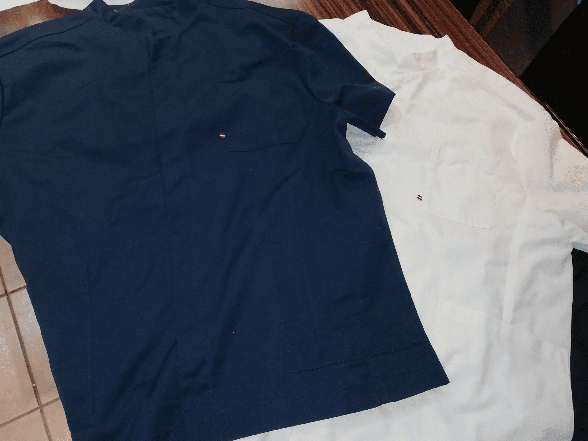 Blouses médicales blanc et bleue tissu hydrofuge