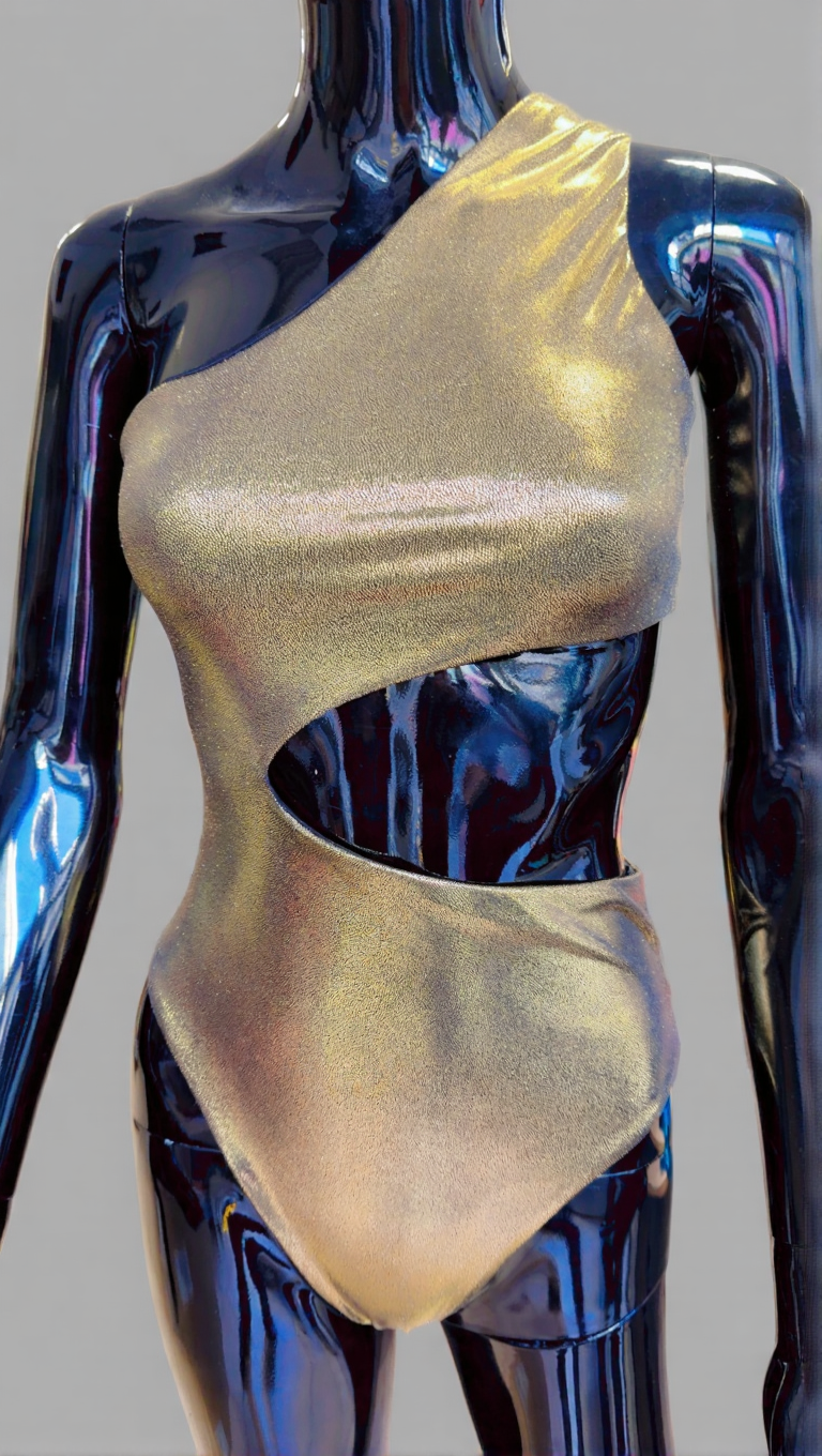 Photo de maillot de bain pendant l'assemblage, fait main