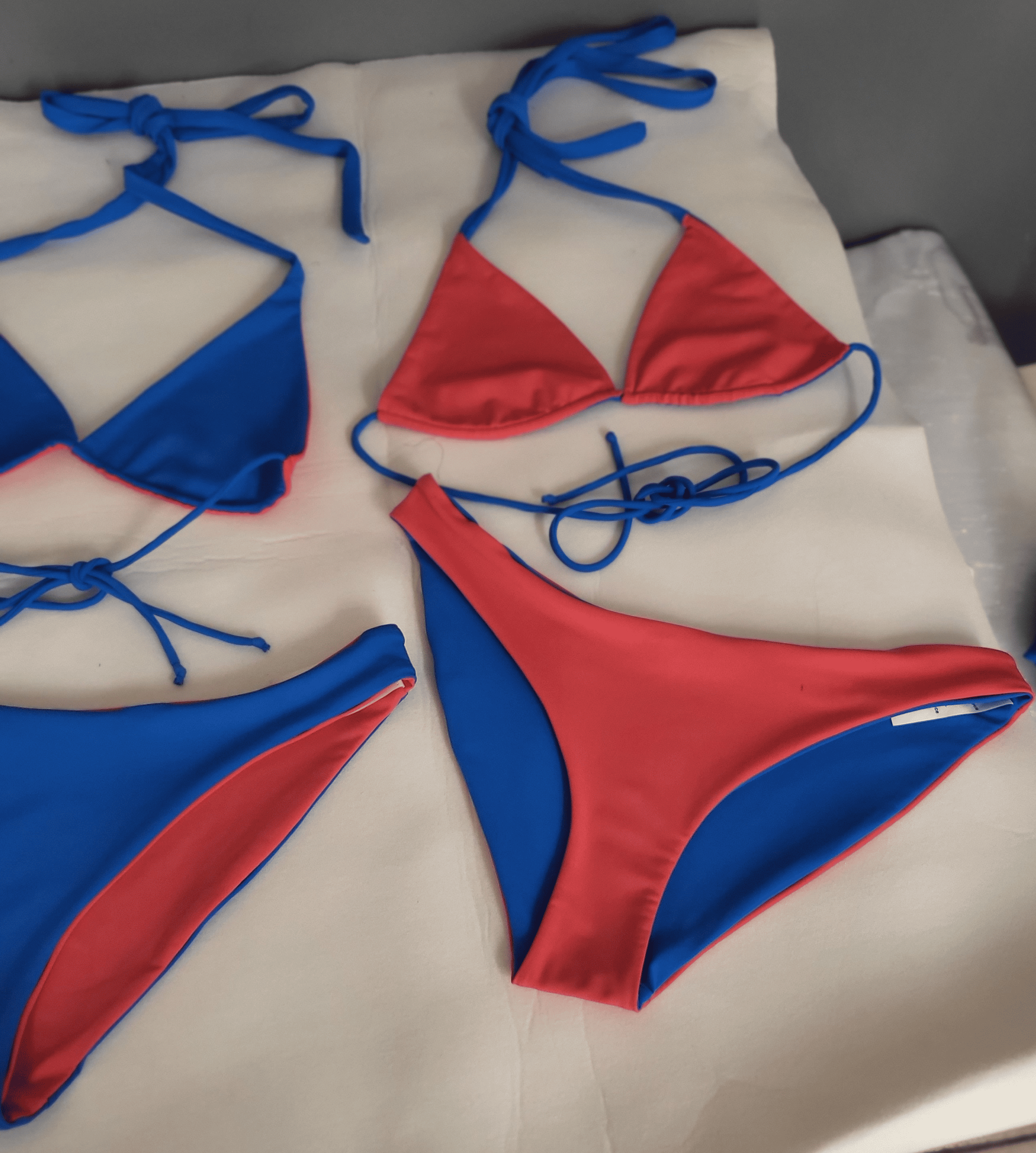 Maillot de bain tissu bleu et rouge sur mesure