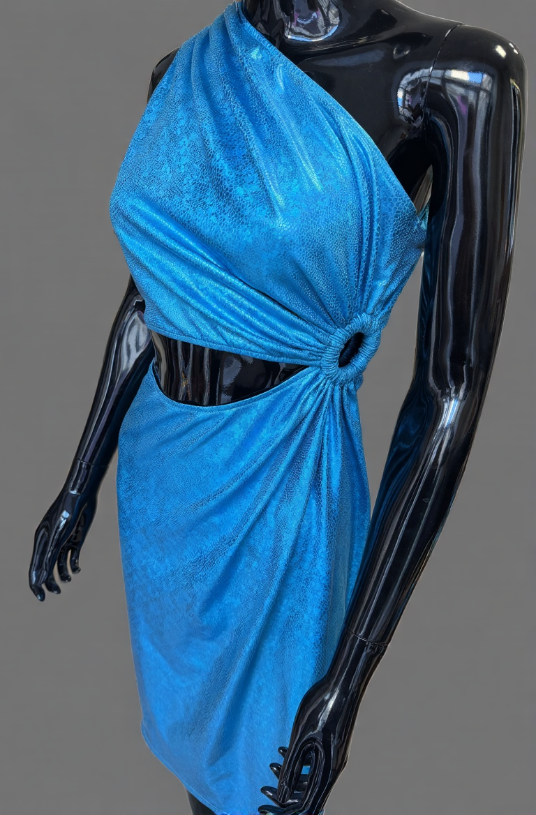 Photo d'une robe bleue de confection artisanale